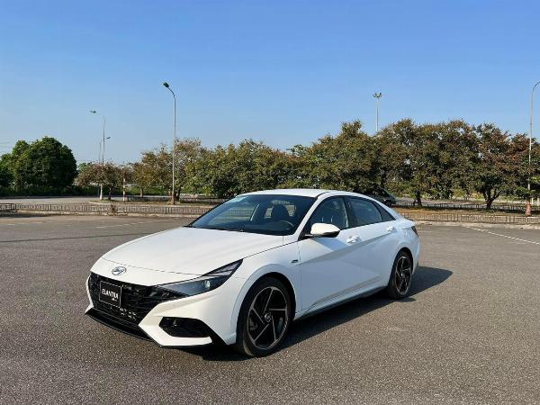 HYUNDAI ELANTRA Liên hệ trực tiếp để nhận ngay báo giá ưu đãi 